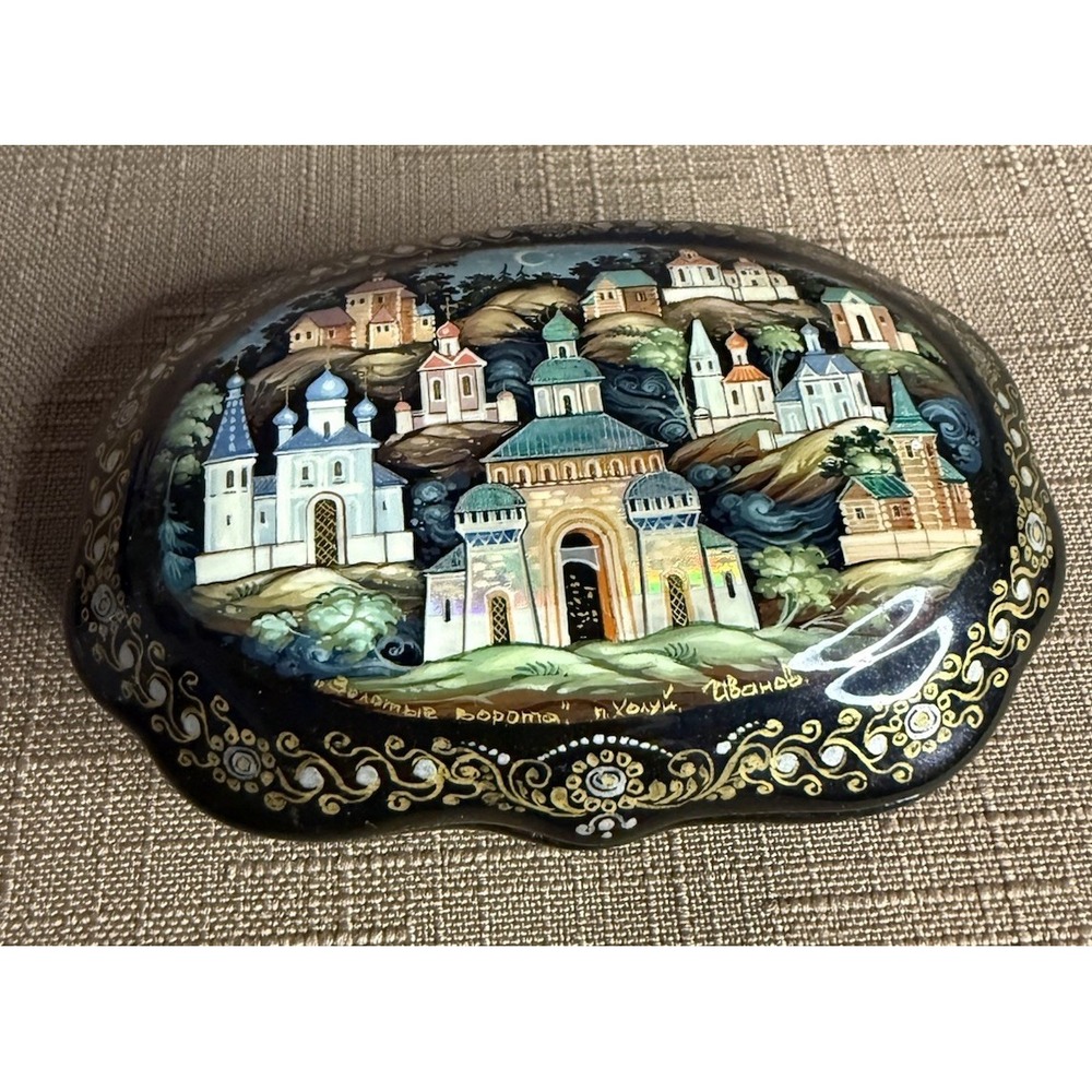 Vintage Russian Kholui Lacquer Box Artist signed   Hinged